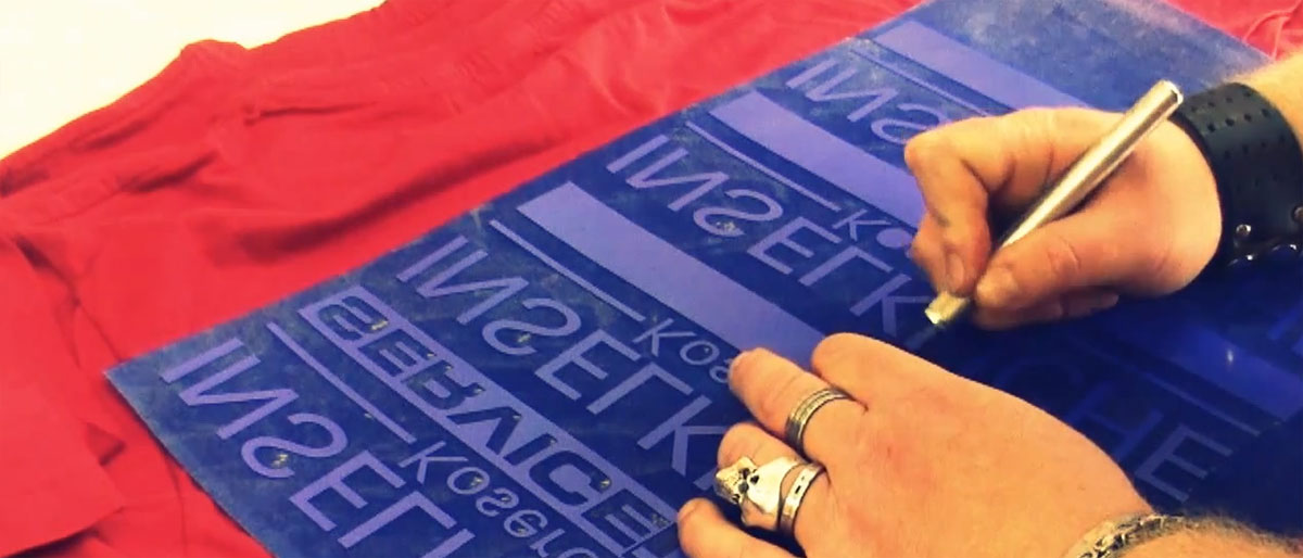 Tshirts und andere Textilien mit Flockdruck veredeln [Video]